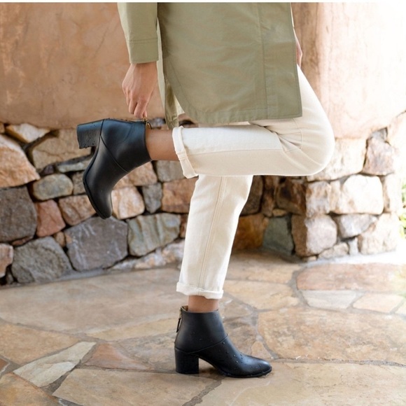 Nisolo Dari Commuter Black Leather Boot Size 7.5 - Picture 3 of 11